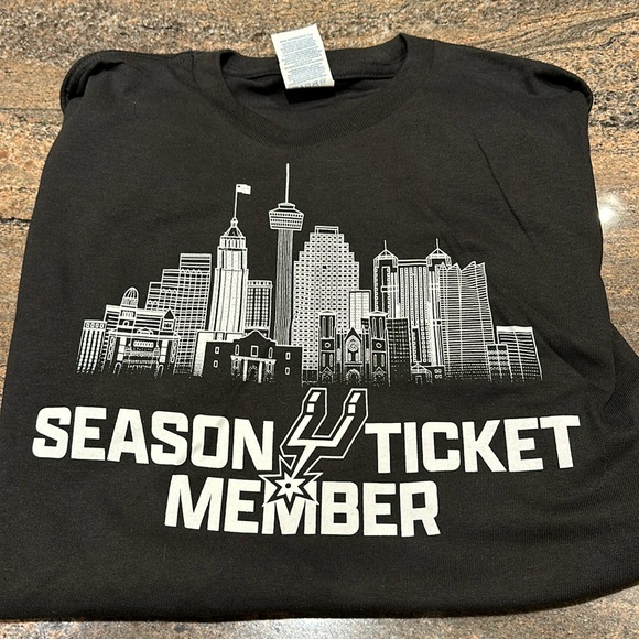 San Antonio Spurs Season Ticket Member TShirt - Picture 2 of 6